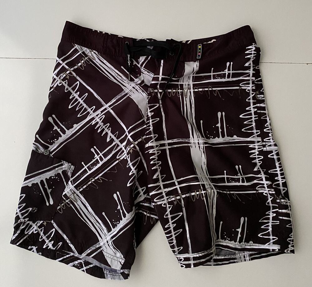 MAUI Men's Black Shorts Size 34 US